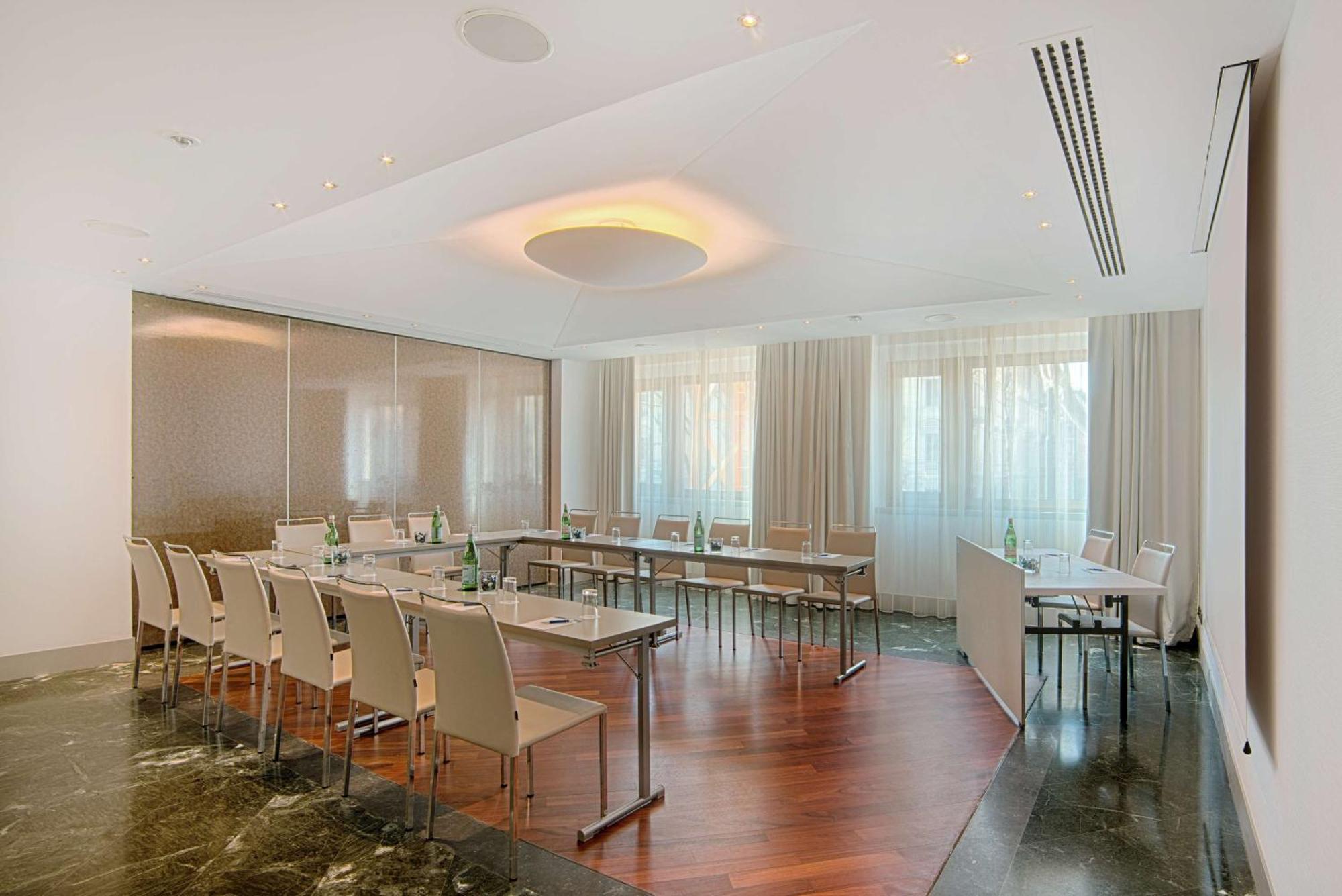 Hotel Nh Centro 4*